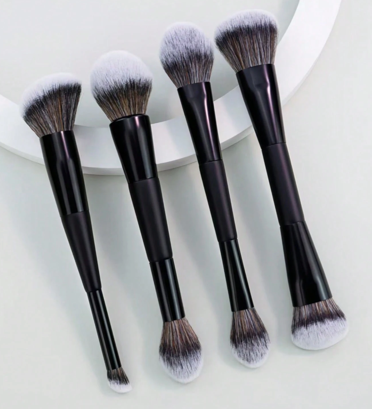 Kit Brochas Base, Rubor, Polvos, Iluminador, Contorno y Corrector - x4